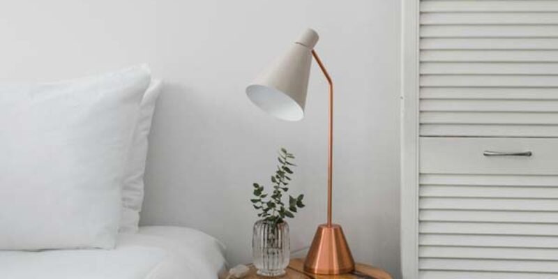 Comment bien associer votre lampe de chevet à votre décoration ?