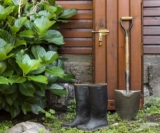 Abri de jardin en résine : une solution de rangement pour les petits espaces